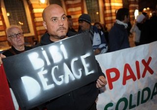 Tapis rouge pour un criminel de guerre (*MàJ le 9.11)